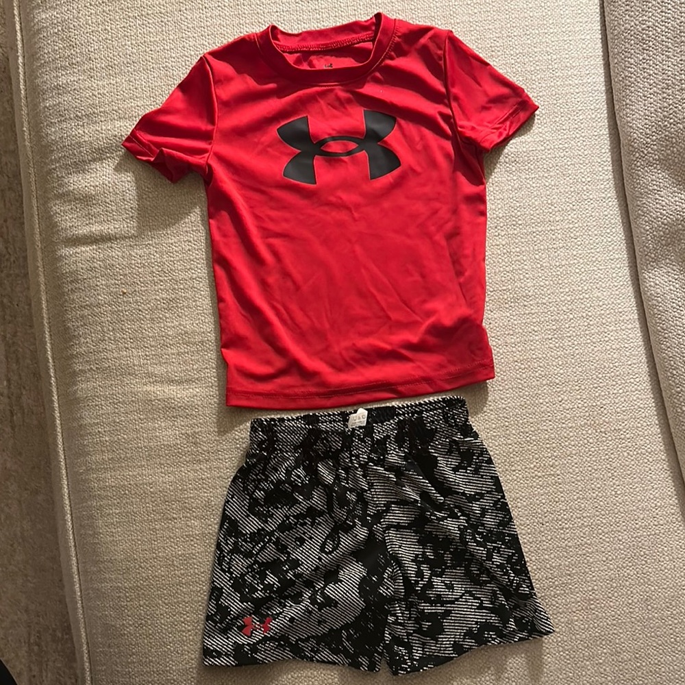 Under Armour Red T-Shirt and Black Patterned Shorts Set